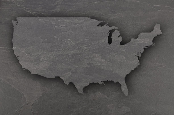 黑色石板上的美国地图图片下载