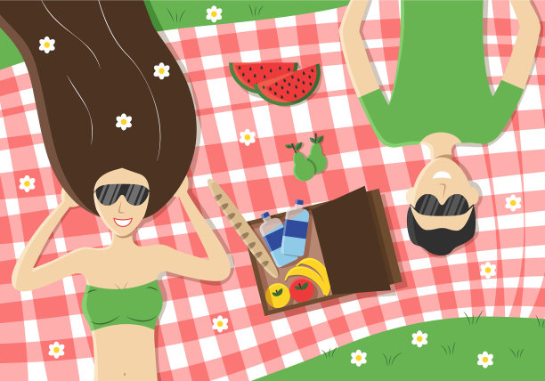 一对年轻夫妇躺在公园里的方格野餐毯上图片下载