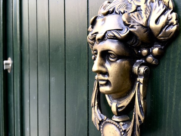 土耳其伊兹密尔一幢古老的希腊房子的门环图片下载