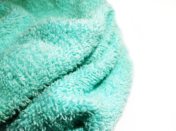 毛巾隔离在白色上图片下载