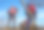 两个徒步旅行者在山顶欣赏风景。图片下载
