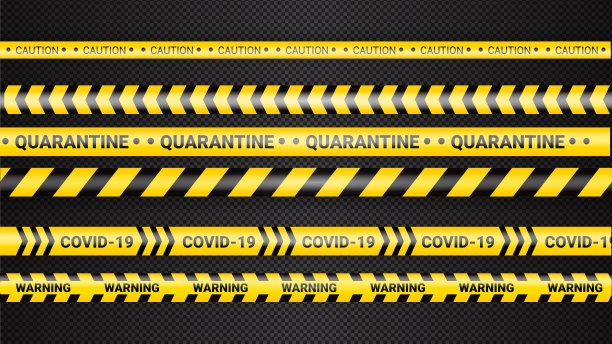 检疫危险磁带。Covid - 19和隔离区黄色警告带。冠状病毒的危险条纹在黑色透明的背景上。安全警告黄黑条纹图片下载