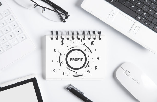 利润字与财务符号在记事本上。经营理念图片下载