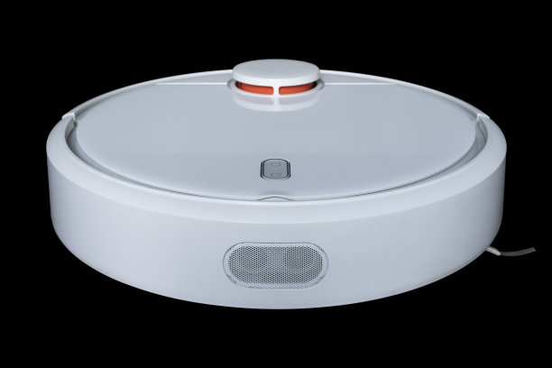 现代白色机器人真空吸尘器孤立在黑色背景。技术的概念。智能家居的概念。图片下载