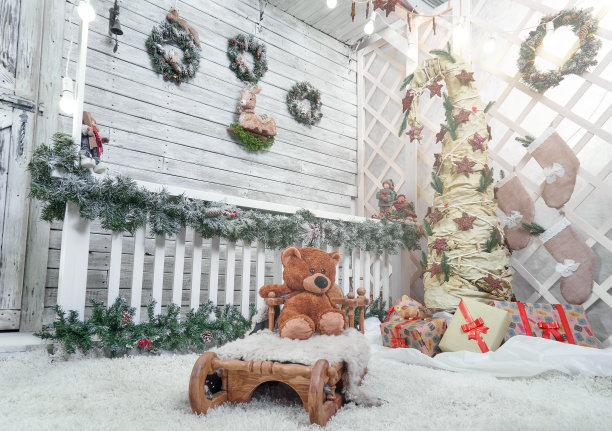 旧式圣诞装饰乡村房子。工作室内部图片下载