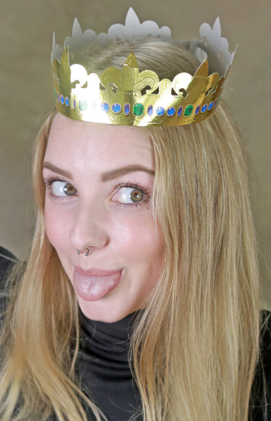 时髦的女王图片下载