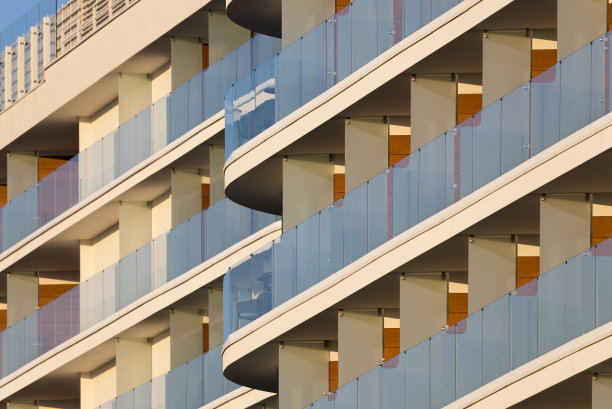 现代公寓楼的阳台图片下载