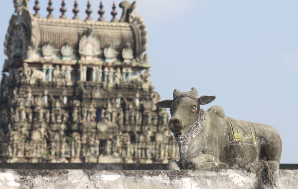 大门守卫南迪古庙塔上的雕像图片下载