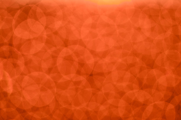 模糊的背景与水珠在日落，美丽的红色散景和复制空间图片下载