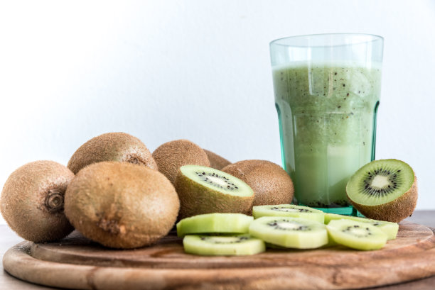 健康绿色猕猴桃奶昔图片下载
