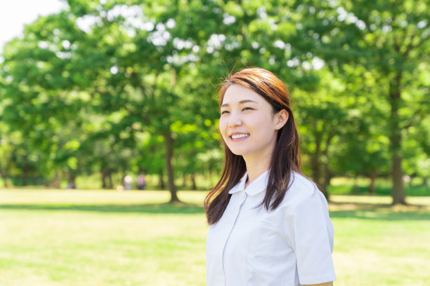 亚洲的微笑护士，户外图片下载