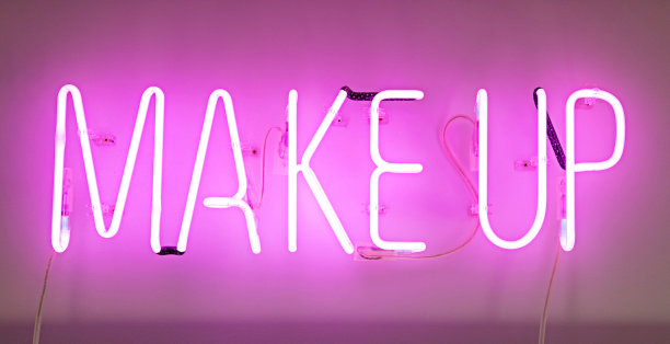 闪亮的化妆粉色霓虹标签。化妆品促销。图片下载