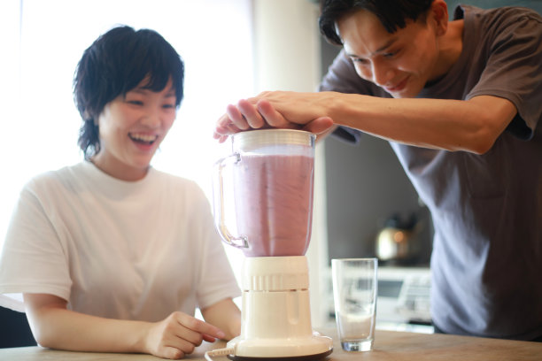 夫妇制作冰沙图片下载