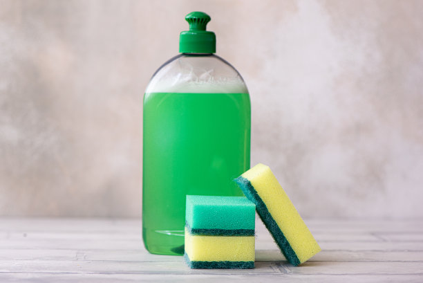 厨房洗碗剂、清洁粉和海绵图片下载