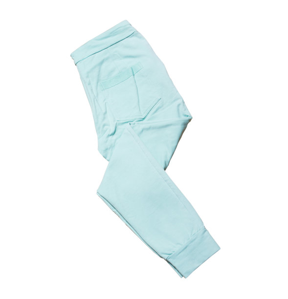 折叠运动裤孤立的白色背景拷贝空间图片下载