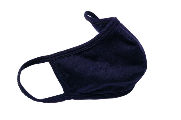 黑脸自制医用口罩，保护人们免受病毒感染。孤立在白色背景上图片下载