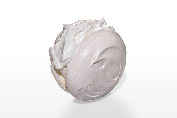 填满鲜奶油的蛋白酥图片下载