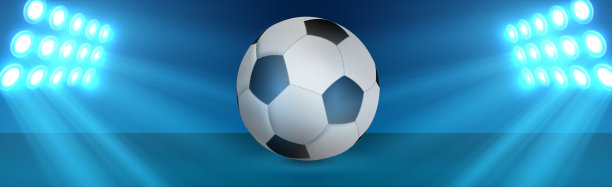 绿色草坪上的现实足球图片下载