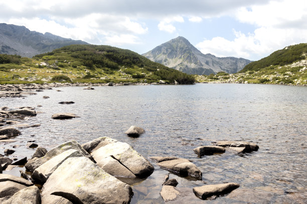 保加利亚皮林山的青蛙湖图片下载