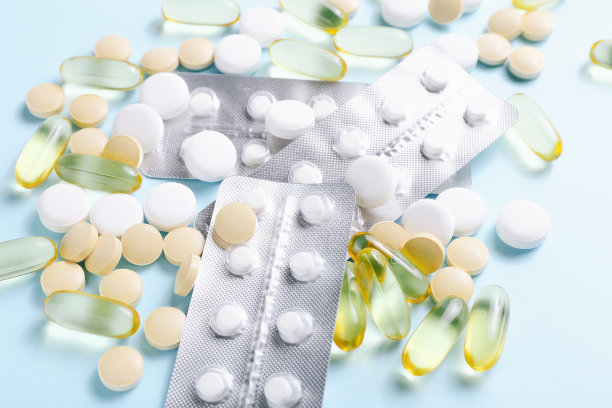 各种药品，维生素，药丸，蓝色背景的药物图片下载