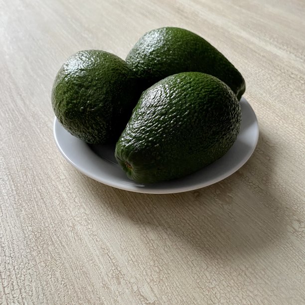 特写图像的成熟鳄梨在各种组成图片下载