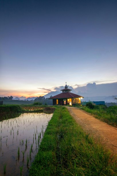 乡村傍晚的气氛图片下载