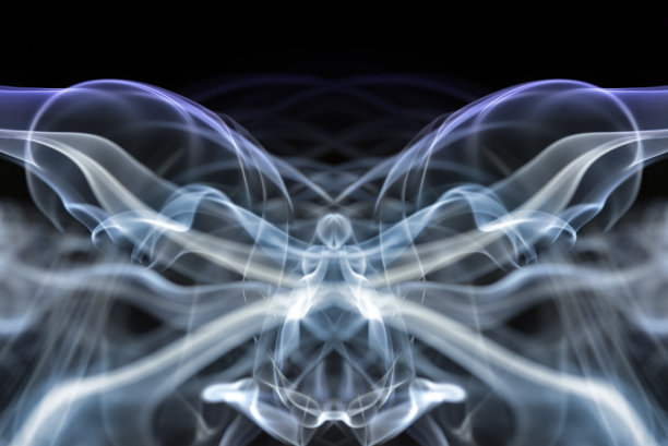 彩色抽象烟雾漩涡的黑色背景图片下载