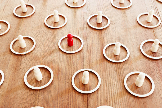 经营理念木桌人形象形象，人力资源管理理念图片下载