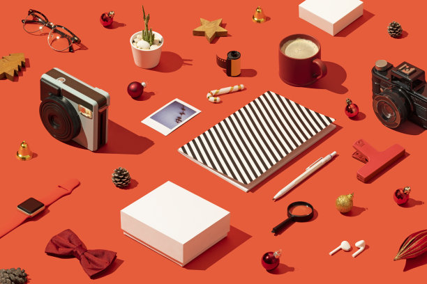 圣诞礼物，购物平铺与礼品盒模型，模板在红色的背景图片下载