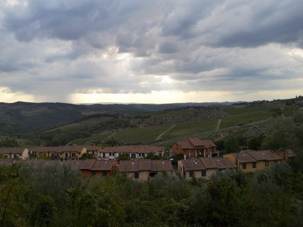 托斯卡纳基安蒂的云朵图片下载