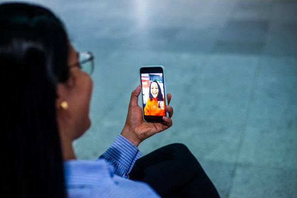 视频通话的人图片下载