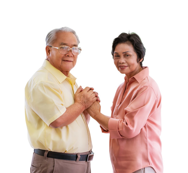 年长的亚洲夫妇牵着手为爱和在一起孤立的白色图片下载