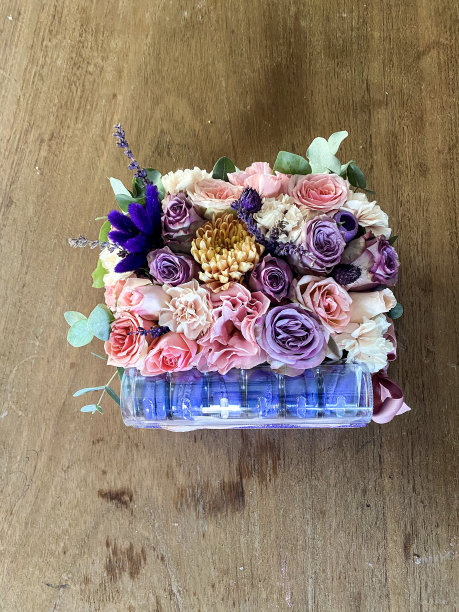 花店的人工插花。图片下载