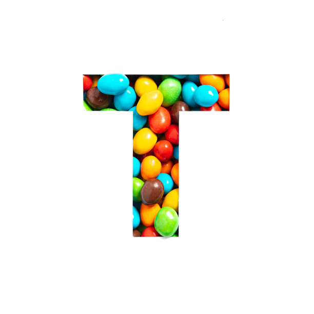 英文字母T的彩色糖果和剪纸孤立在白色上。节日设计字体图片下载