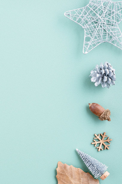 圣诞节假期背景的顶部视图。节日装饰组成装饰平铺。图片下载