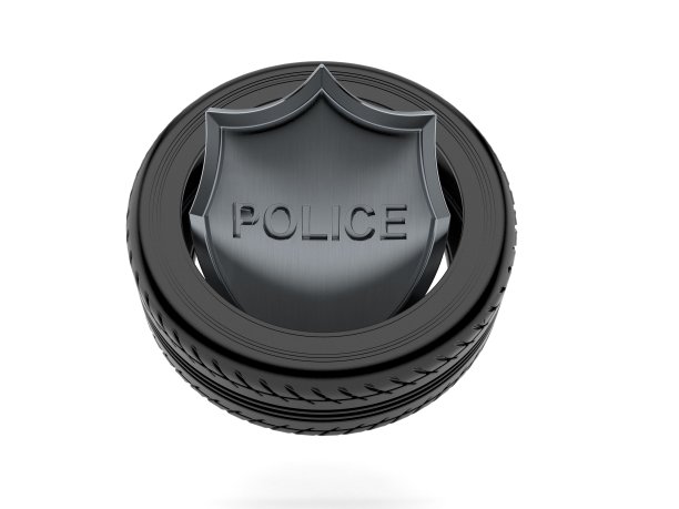 汽车轮胎内的警察徽章图片下载