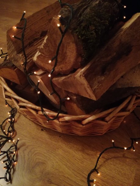 木材在灯图片下载