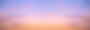 美丽的背景傍晚蓝色的天空和五颜六色的云。紫红色的夕阳。宽横幅。图片下载