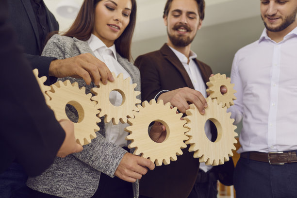 公司员工加入齿轮作为高效的商业系统和管理的隐喻图片下载
