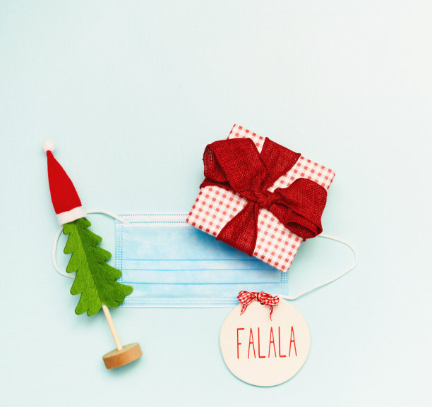 圣诞平铺背景与面具和礼物和圣诞树图片下载