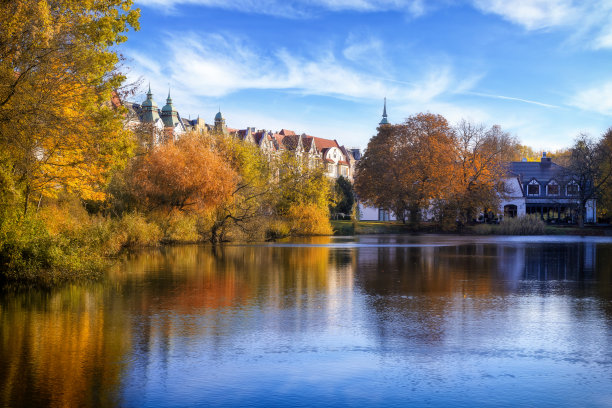 晴朗的秋日，波兰什切琴公园图片下载