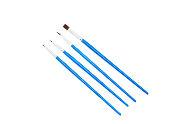 四个不同大小的画笔隔离在白色背景上图片下载