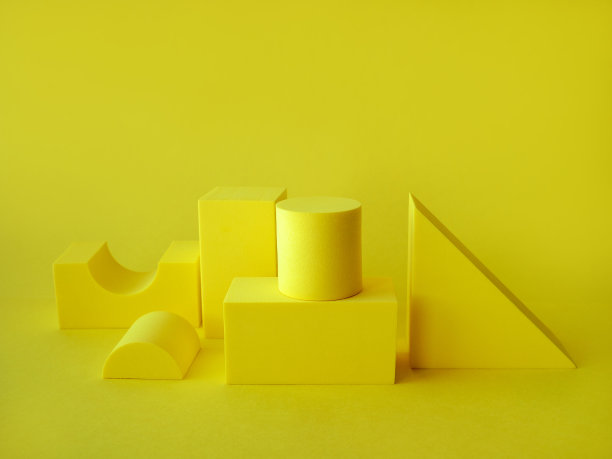 组成与讲台的产品介绍。现场布局与黄色人物和礼物。展示图片下载