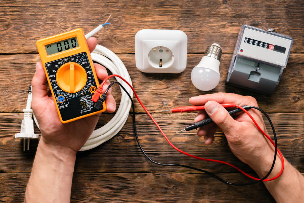 电气工作。图片下载