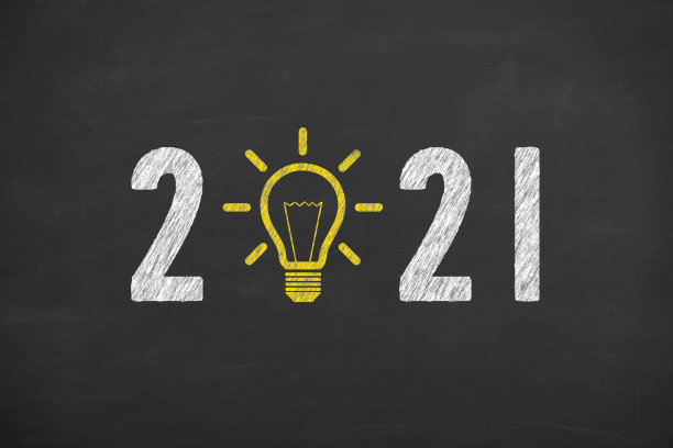 黑板背景上的2021新年想法概念图片下载