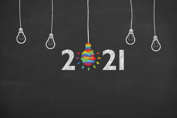 在黑板背景上的2021年想法概念图片下载