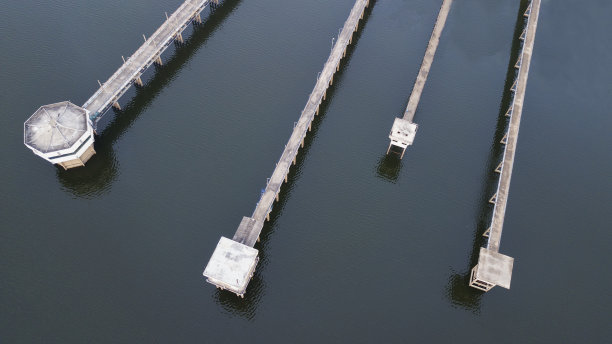 鸟瞰图电力抽水站图片下载