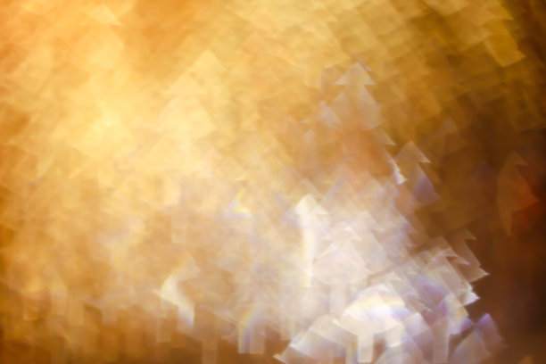 散焦背景的明亮灯光在小圣诞树的形状图片下载