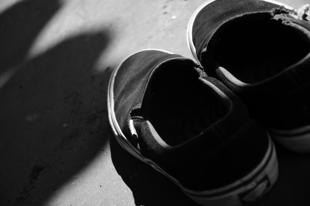 黑白色的男式鞋图片下载