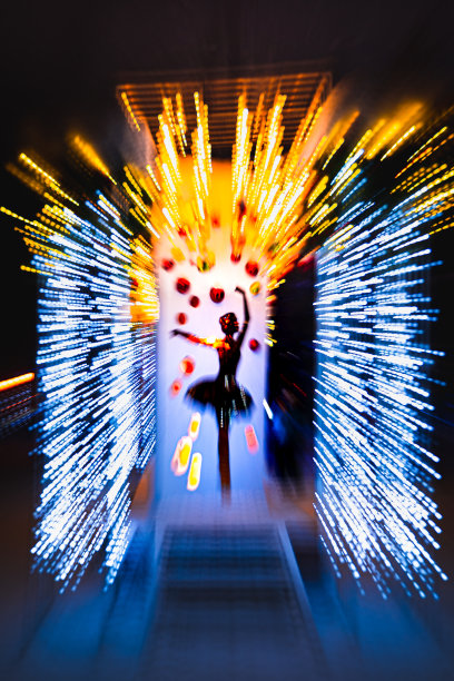 圣诞街道发光的艺术品。图片下载